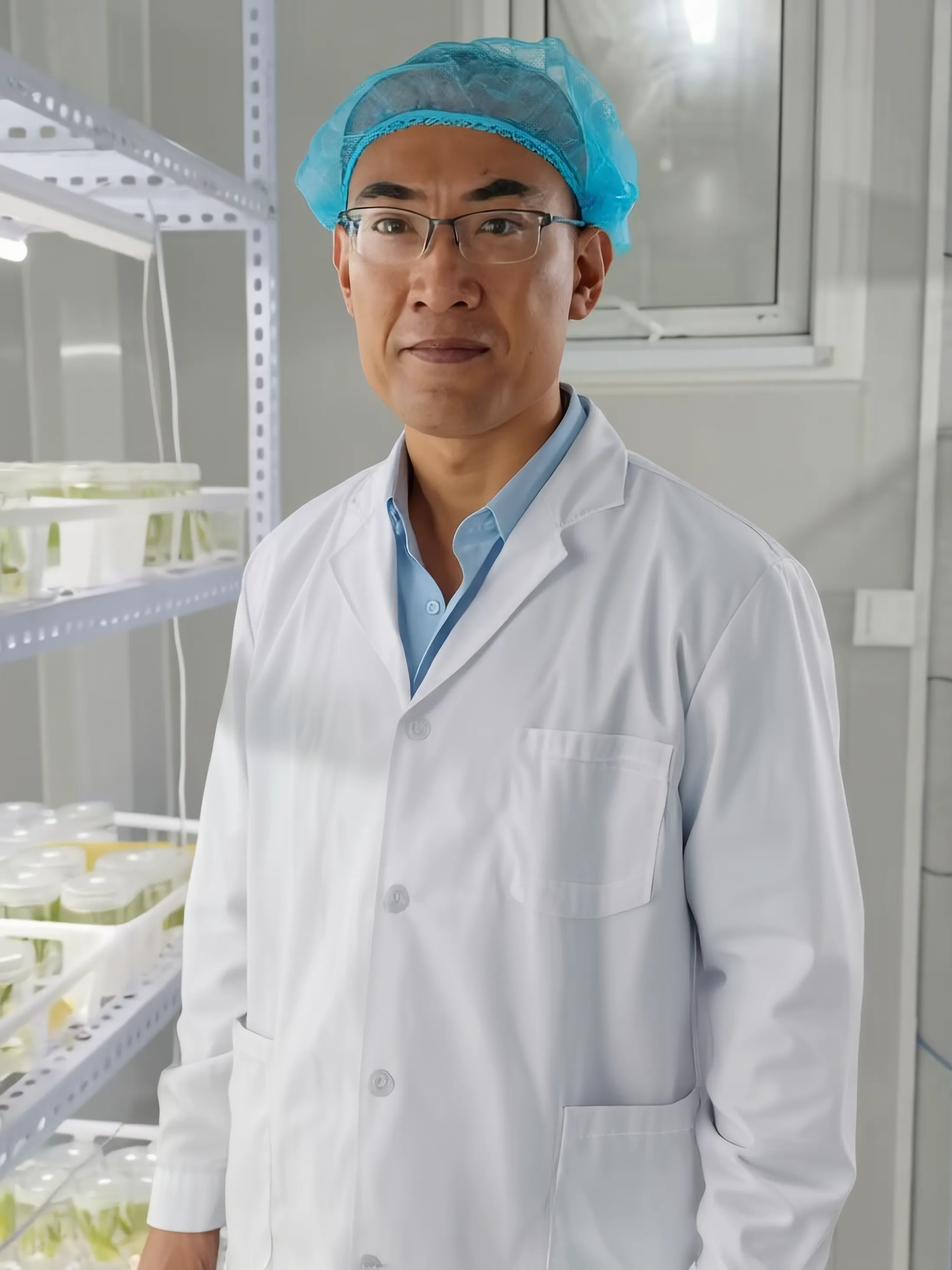 Portrait of tissue culture manager Zhang Zhongjie